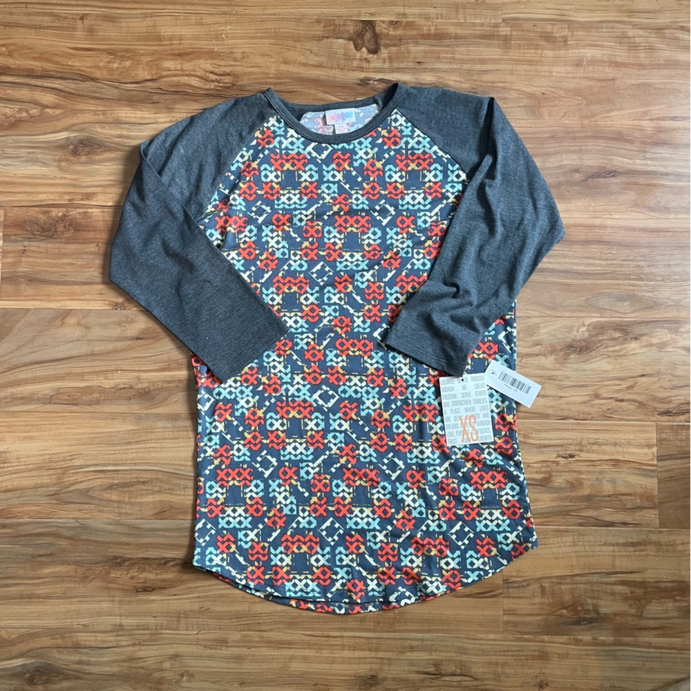 LuLaRoe XS Randy Gray and Red Patterned Short Sleeve Tee